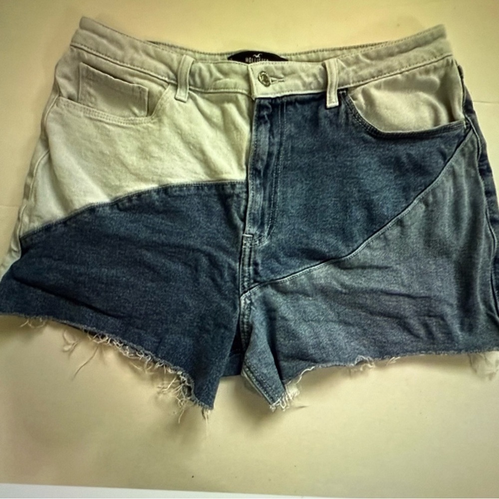 Hollister two tone Blue Jean Shorts with Distressed Hem size 13 waist 31‎